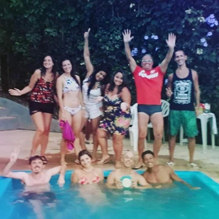 Novos Baianos Hostel E Pousada Порту-Сегуру Экстерьер фото A pool party in Brazil