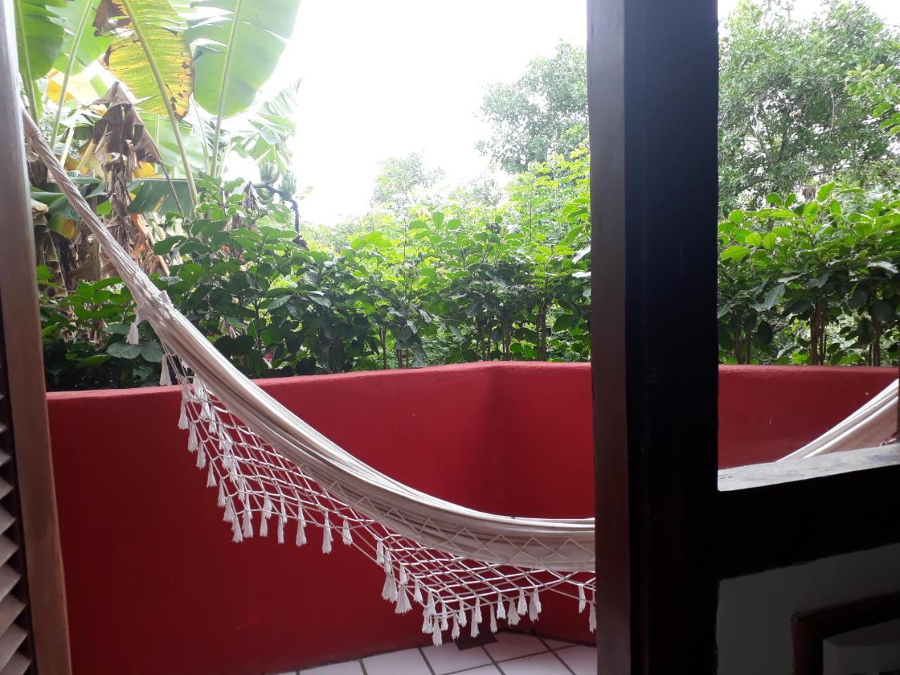 Novos Baianos Hostel E Pousada Порту-Сегуру Экстерьер фото A hammock on a balcony